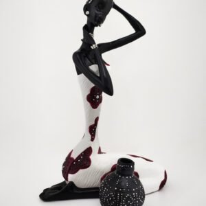 Africana con Jarrón